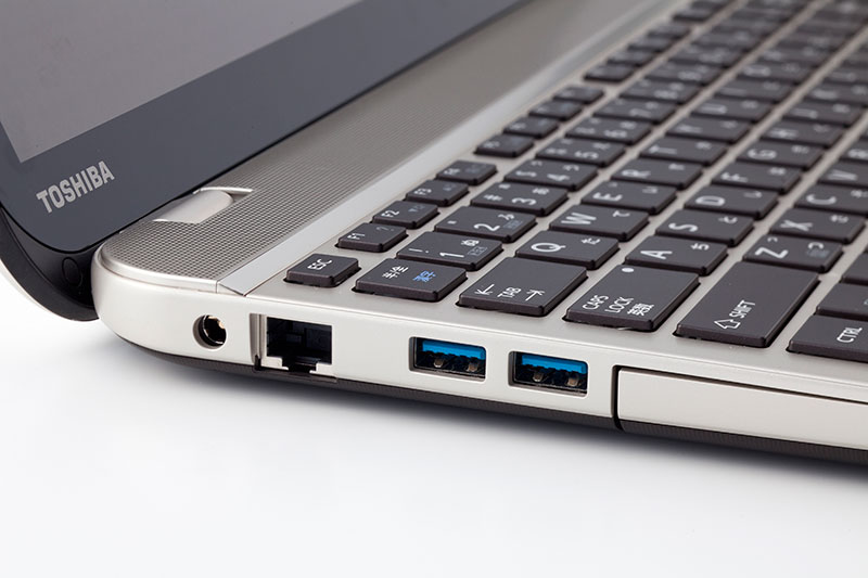USBポートにヘッドセットのUSB端子を差し込み
